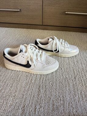 Nike Metallic Dunk  Sneakers with Black Swoosh Low-Top